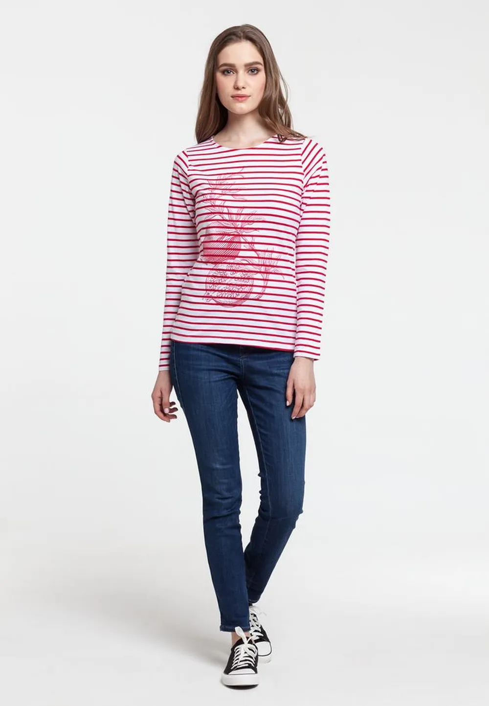 Футболка женская Grand Granat, белая с красным, размер L заказать онлайн с вашим дизайном на заказ в Москве и области