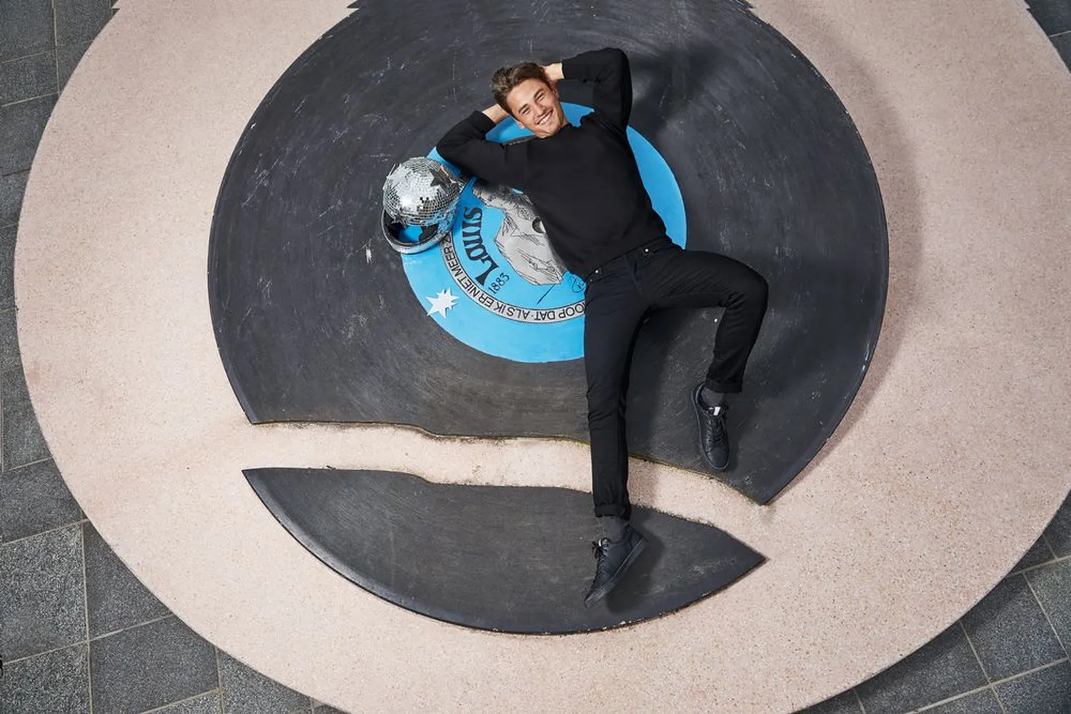 Толстовка ID.002 черная, размер XL заказать онлайн с вашим дизайном на заказ в Москве и области