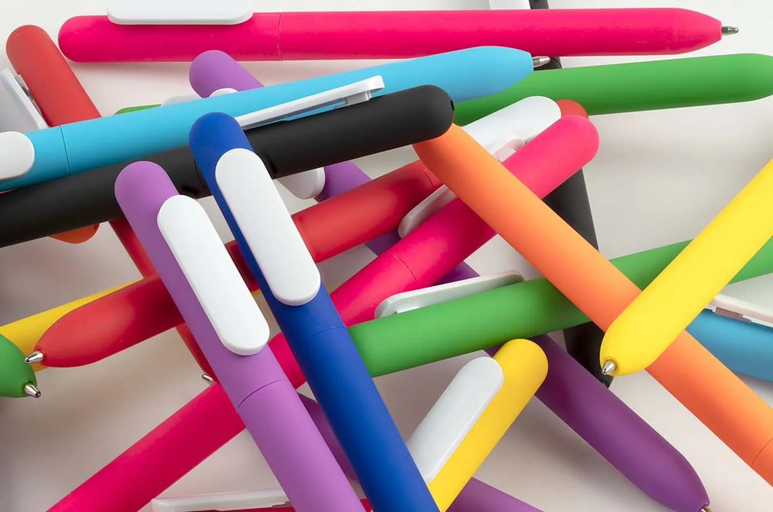 Ручка шариковая Swiper Soft Touch, неоново-оранжевая с белым заказать онлайн с вашим дизайном на заказ в Москве и области