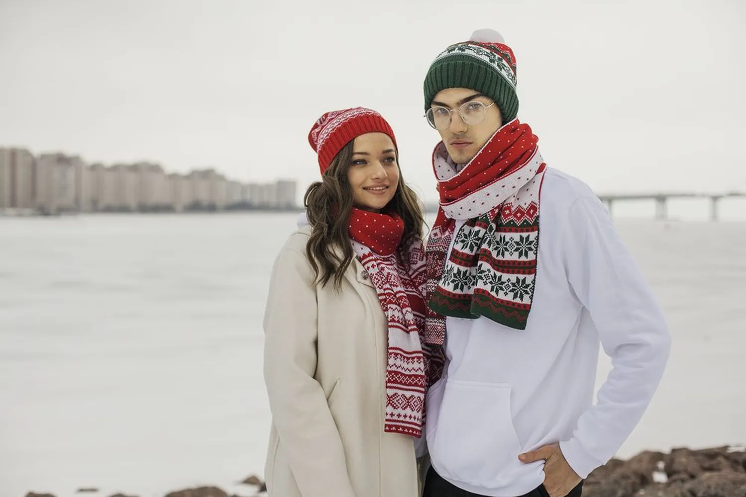 Шарф Happy View, красный с зеленым заказать онлайн с вашим дизайном на заказ в Москве и области
