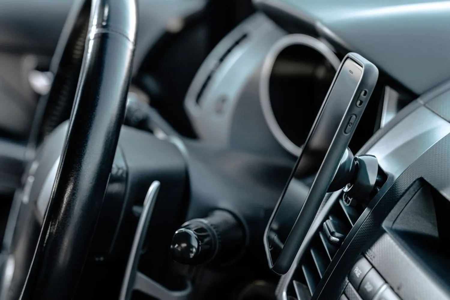 Магнитный держатель для смартфонов Cling заказать онлайн с вашим дизайном на заказ в Москве и области