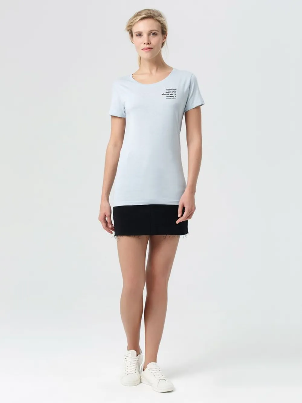 Футболка женская «Женщина хорошеет», голубая, размер M заказать онлайн с вашим дизайном на заказ в Москве и области