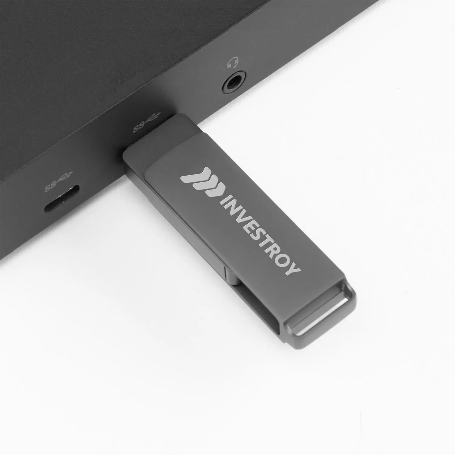 Поворотный USB-накопитель с двумя портами – 32 ГБ заказать онлайн с вашим дизайном на заказ в Москве и области