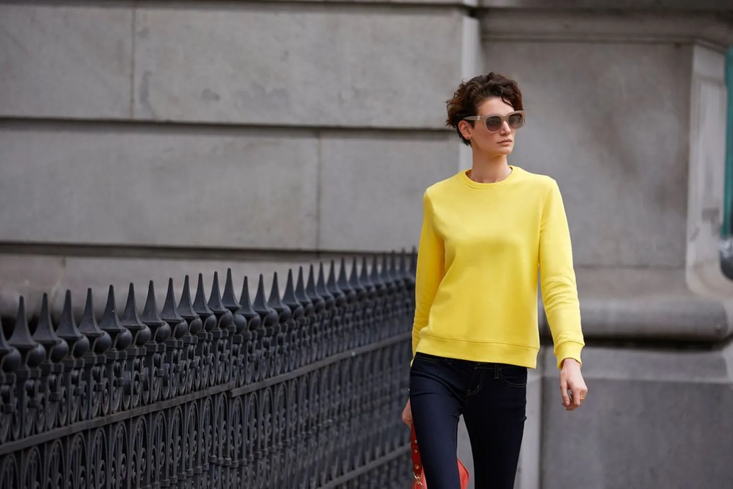 Свитшот женский Queen, серый меланж, размер M заказать онлайн с вашим дизайном на заказ в Москве и области