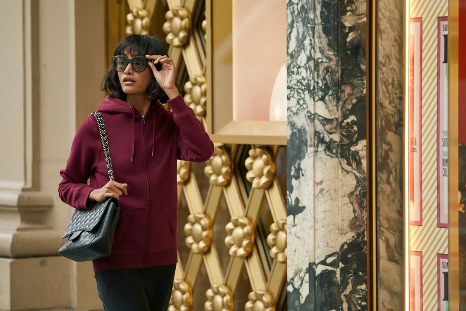 Толстовка на молнии с капюшоном женская Queen, белая заказать онлайн с вашим дизайном на заказ в Москве и области