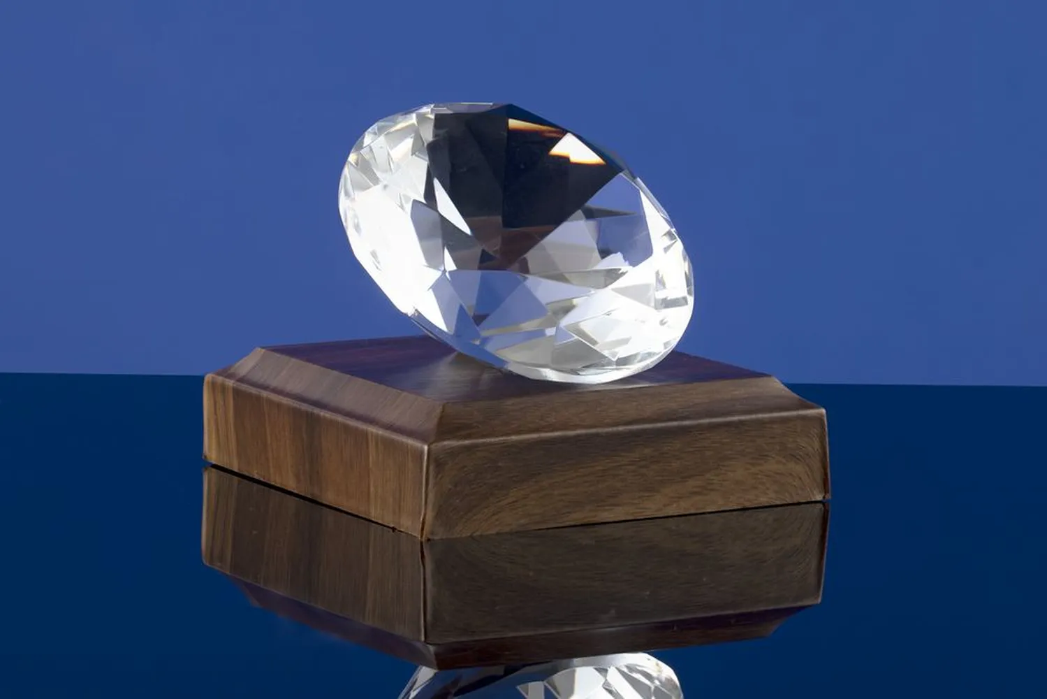 Стела Diamond, в подарочной коробке заказать онлайн с вашим дизайном на заказ в Москве и области