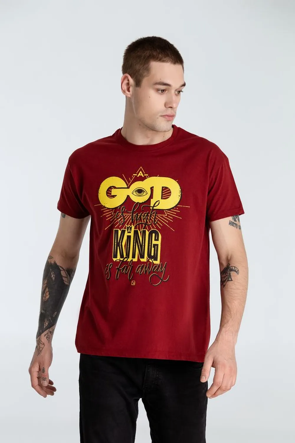 Футболка A God is High, гранатово-красная заказать онлайн с вашим дизайном на заказ в Москве и области