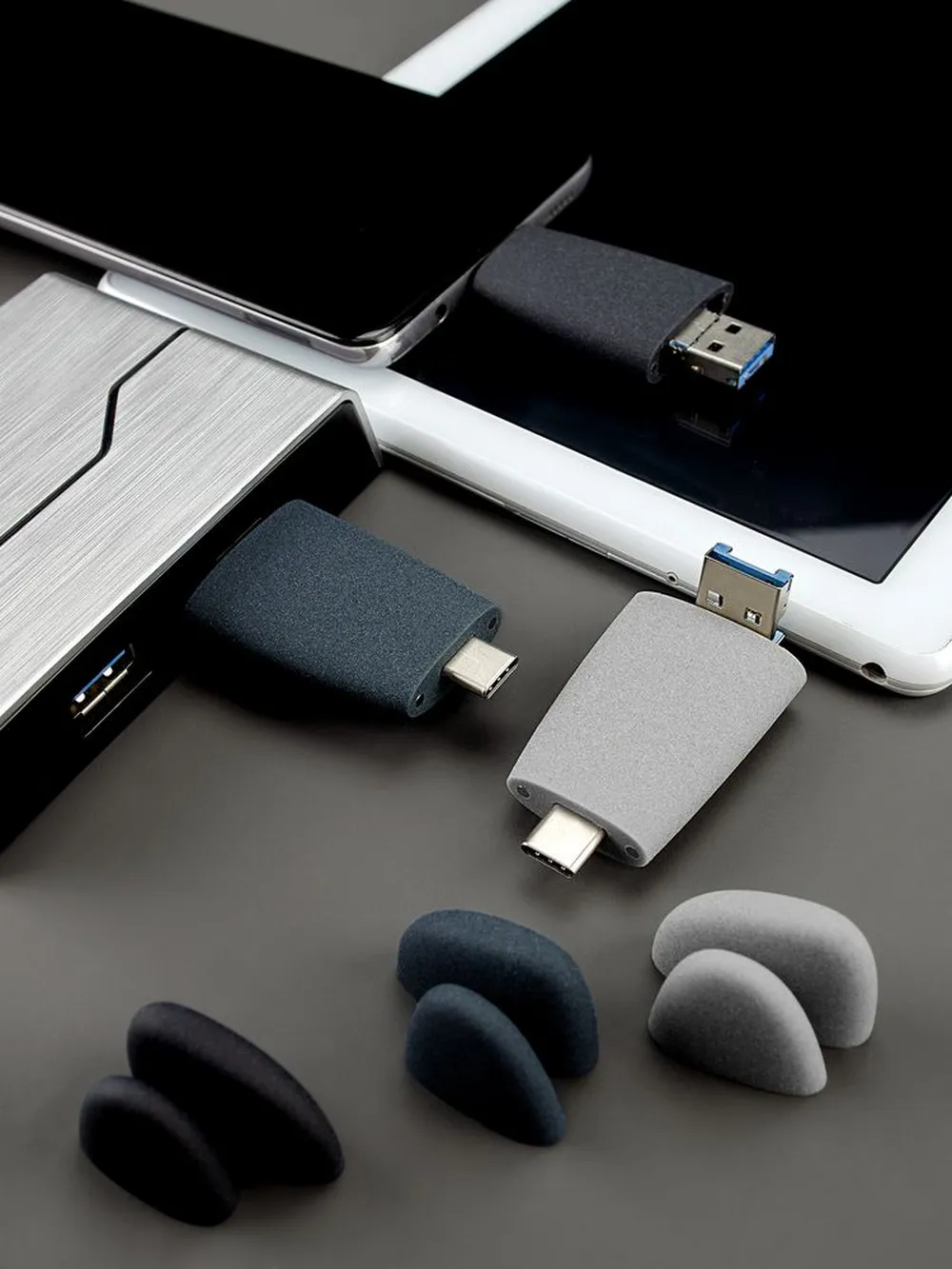 Флешка Pebble Universal, USB 3.0, серая, 64 Гб заказать онлайн с вашим дизайном на заказ в Москве и области