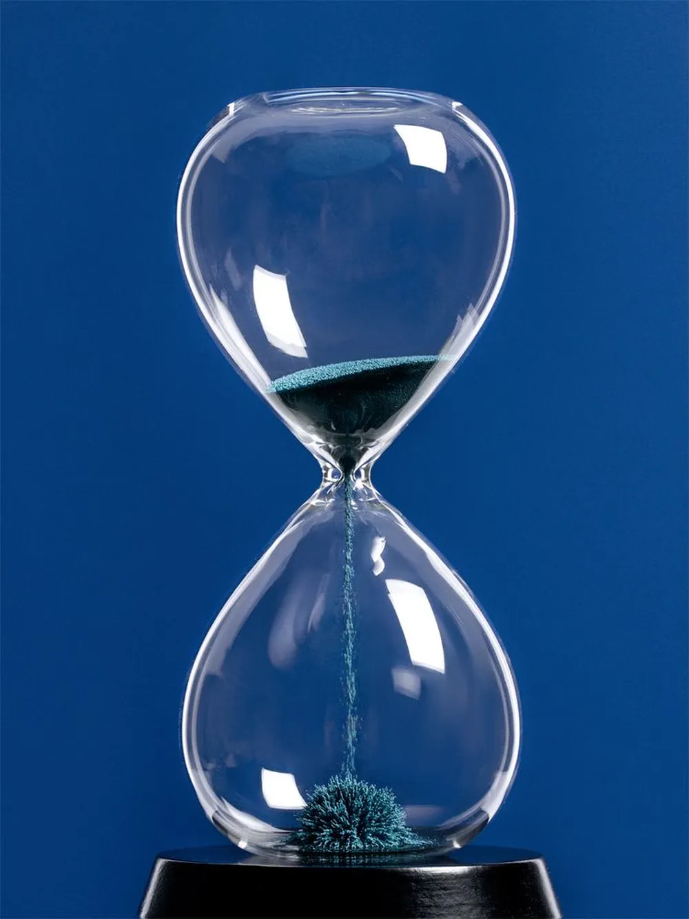 Магнитный антистресс Elusive Time, синий заказать онлайн с вашим дизайном на заказ в Москве и области