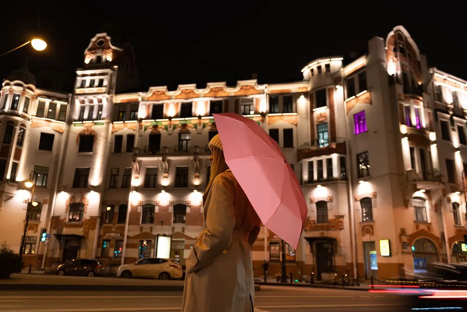 Зонт складной Manifest Color со светоотражающим куполом, красный заказать онлайн с вашим дизайном на заказ в Москве и области