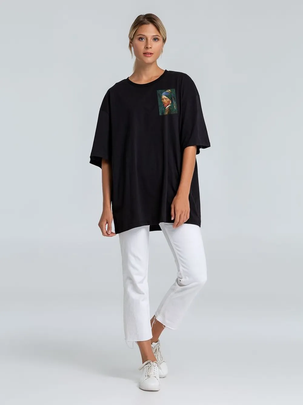 Футболка оверсайз «Мужчина с жемчужной сережкой», черная заказать онлайн с вашим дизайном на заказ в Москве и области