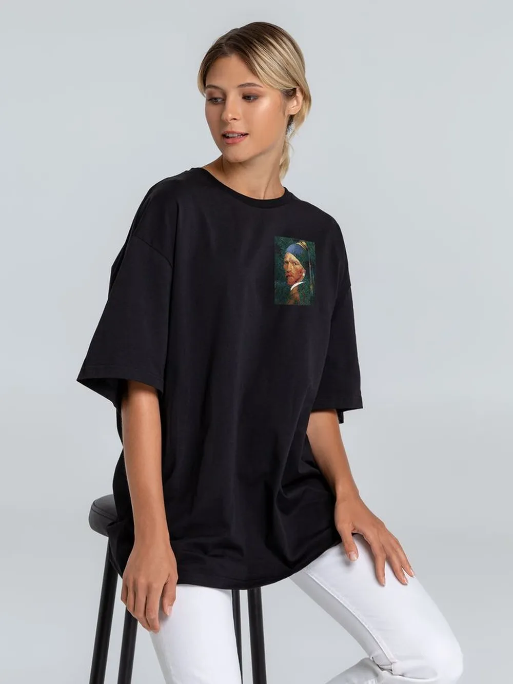 Футболка оверсайз «Мужчина с жемчужной сережкой», черная заказать онлайн с вашим дизайном на заказ в Москве и области