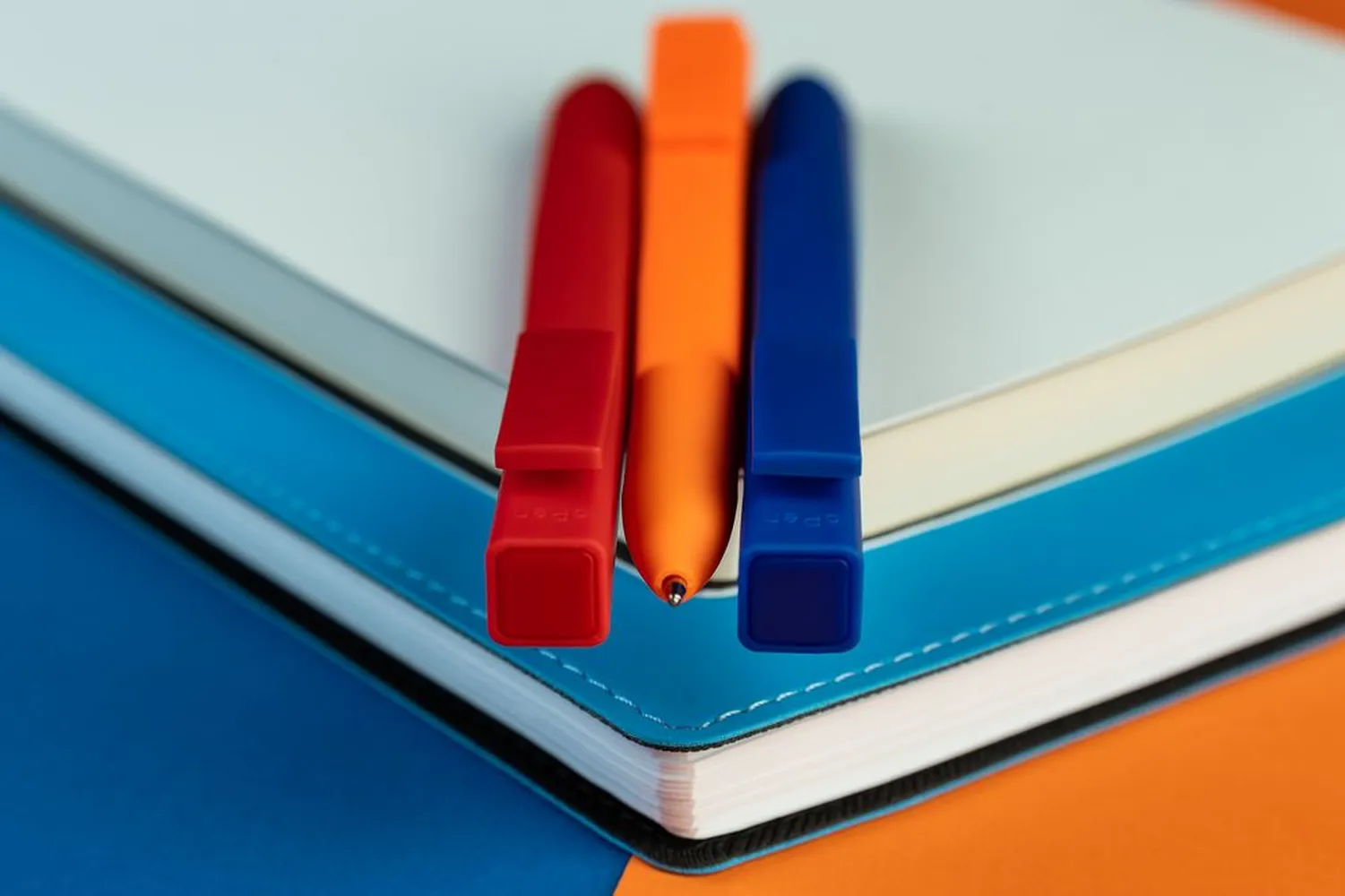 Ручка шариковая Swiper SQ Soft Touch, красная заказать онлайн с вашим дизайном на заказ в Москве и области