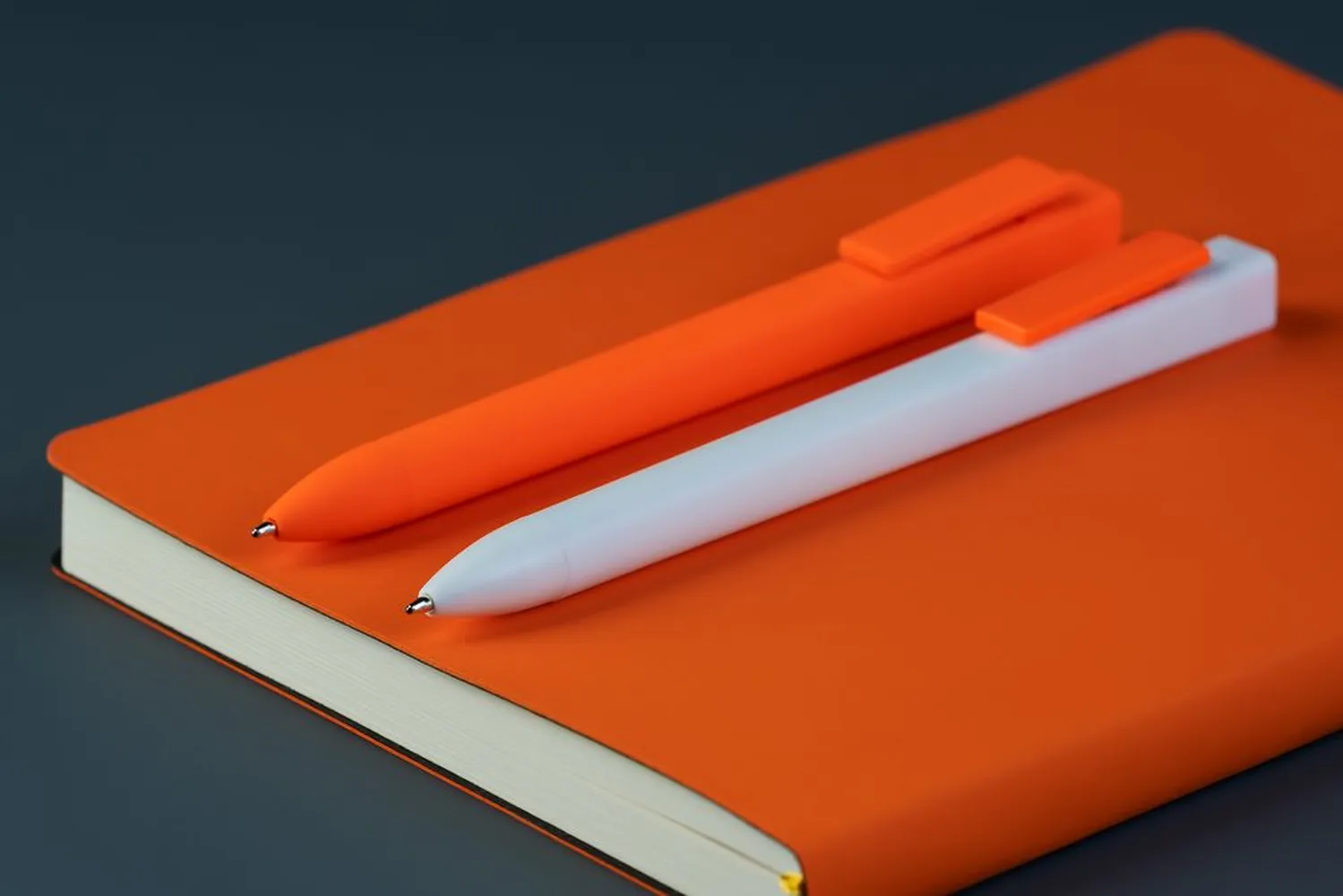 Ручка шариковая Swiper SQ Soft Touch, оранжевая заказать онлайн с вашим дизайном на заказ в Москве и области