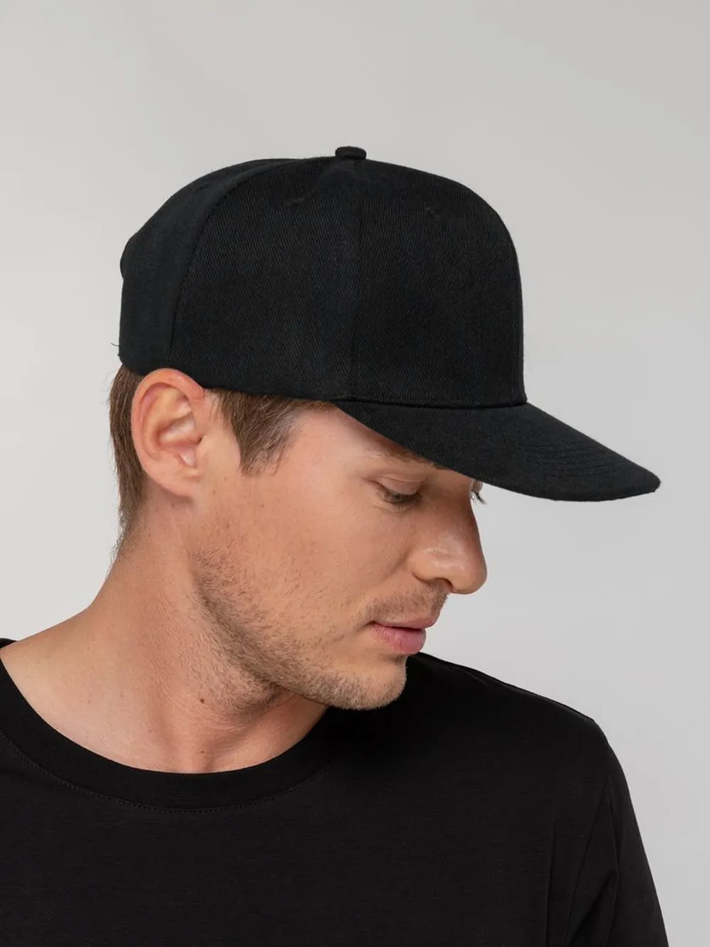 Бейсболка Snapback с прямым козырьком, черная заказать онлайн с вашим дизайном на заказ в Москве и области