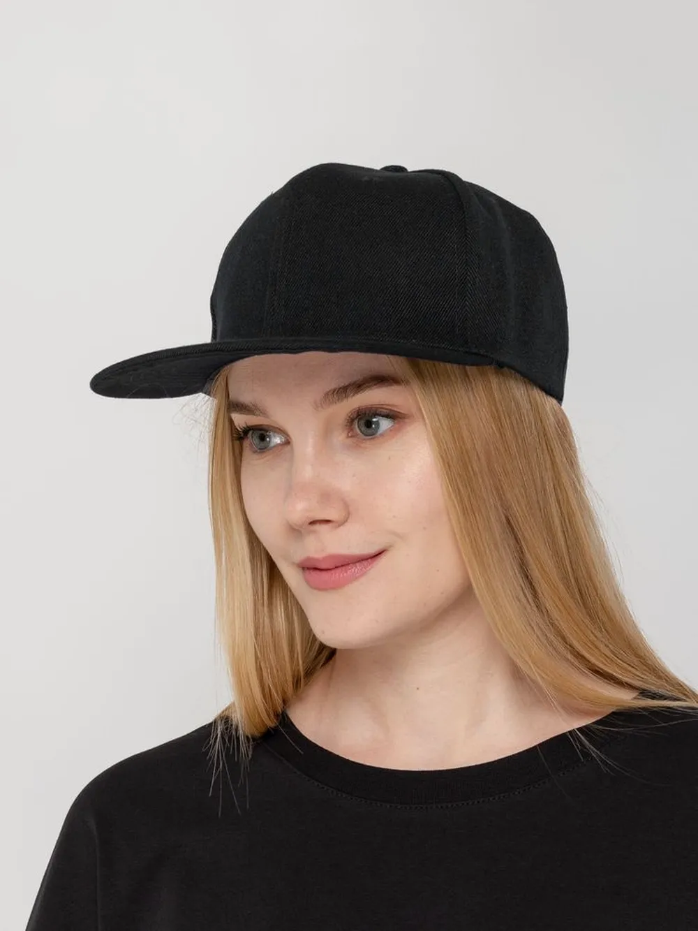 Бейсболка Snapback с прямым козырьком, черная заказать онлайн с вашим дизайном на заказ в Москве и области