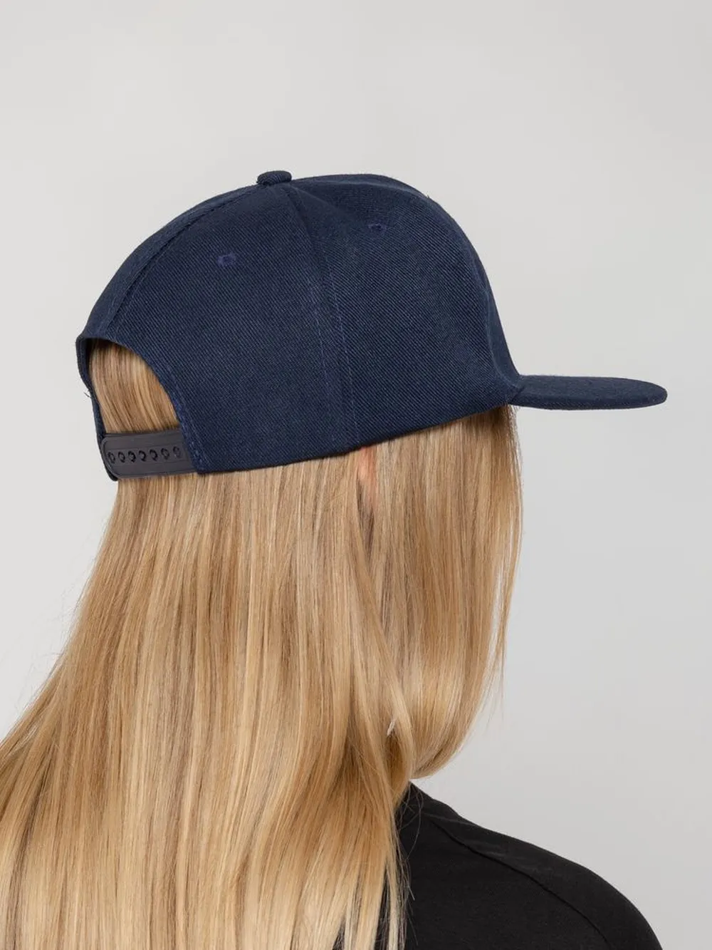 Бейсболка Snapback с прямым козырьком, темно-синяя заказать онлайн с вашим дизайном на заказ в Москве и области