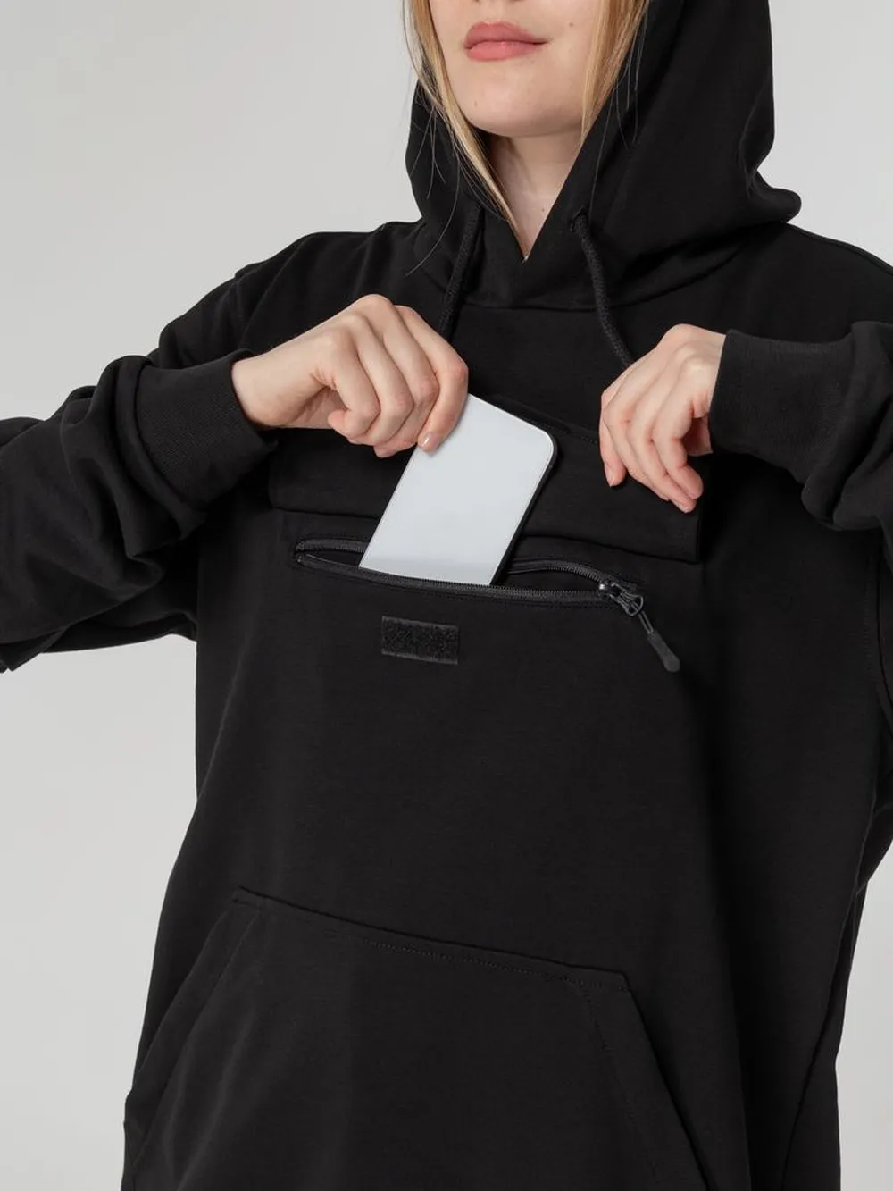 Худи унисекс с карманом на груди Chest Pocket, черное, размер XS/S заказать онлайн с вашим дизайном на заказ в Москве и области