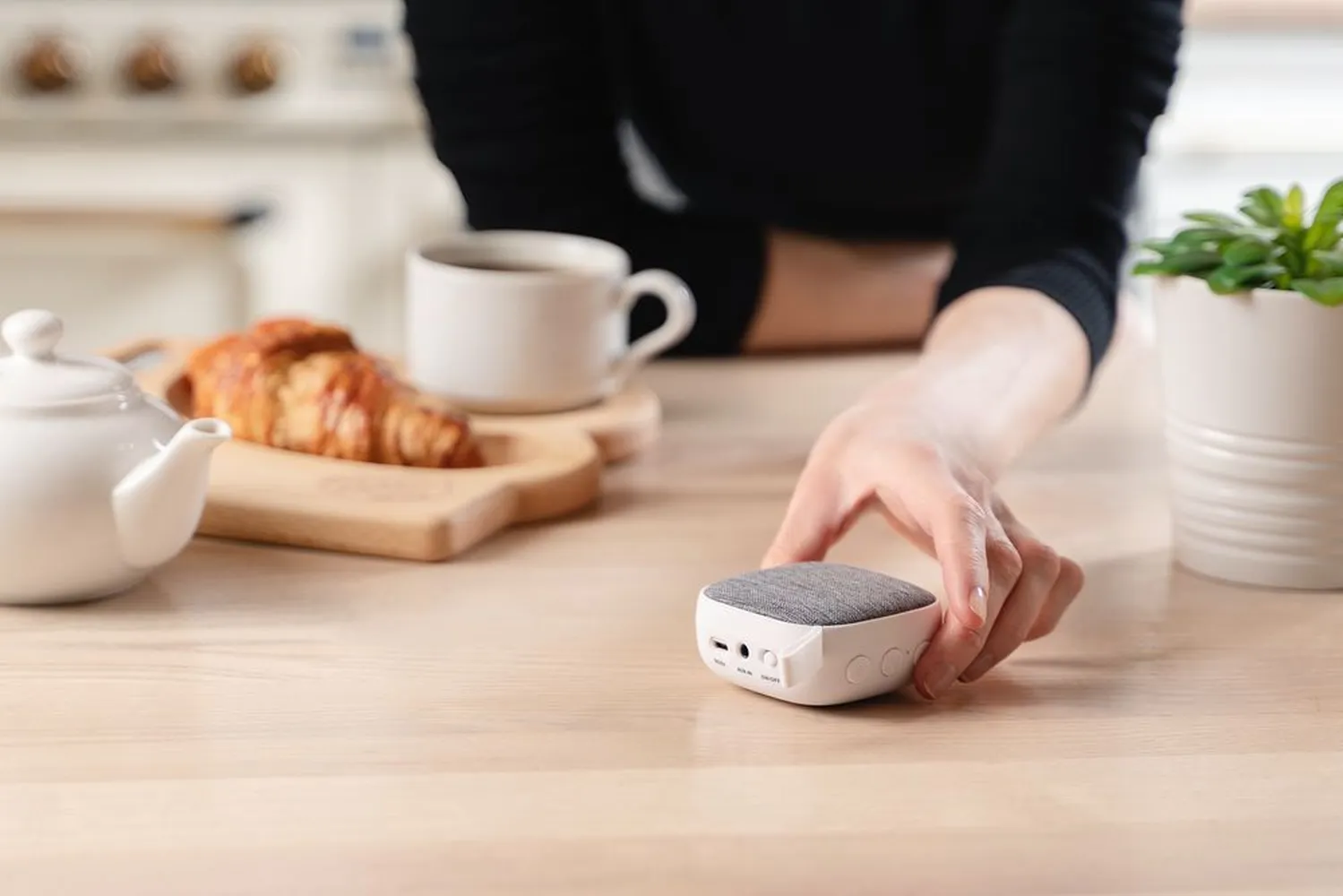 Беспроводная колонка Chubby, серая с красным заказать онлайн с вашим дизайном на заказ в Москве и области