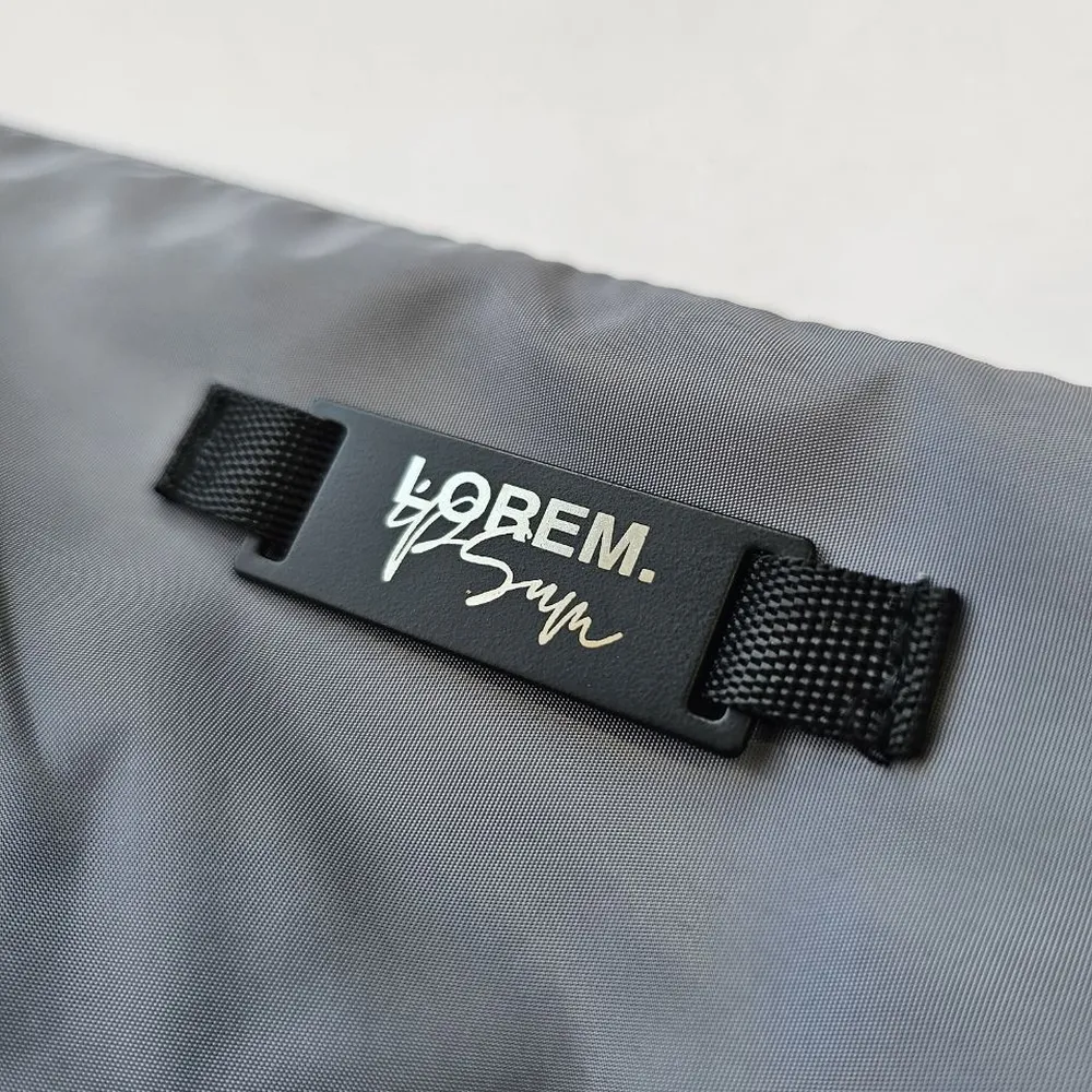 Шильдик металлический Kova, зеленый неон заказать онлайн с вашим дизайном на заказ в Москве и области