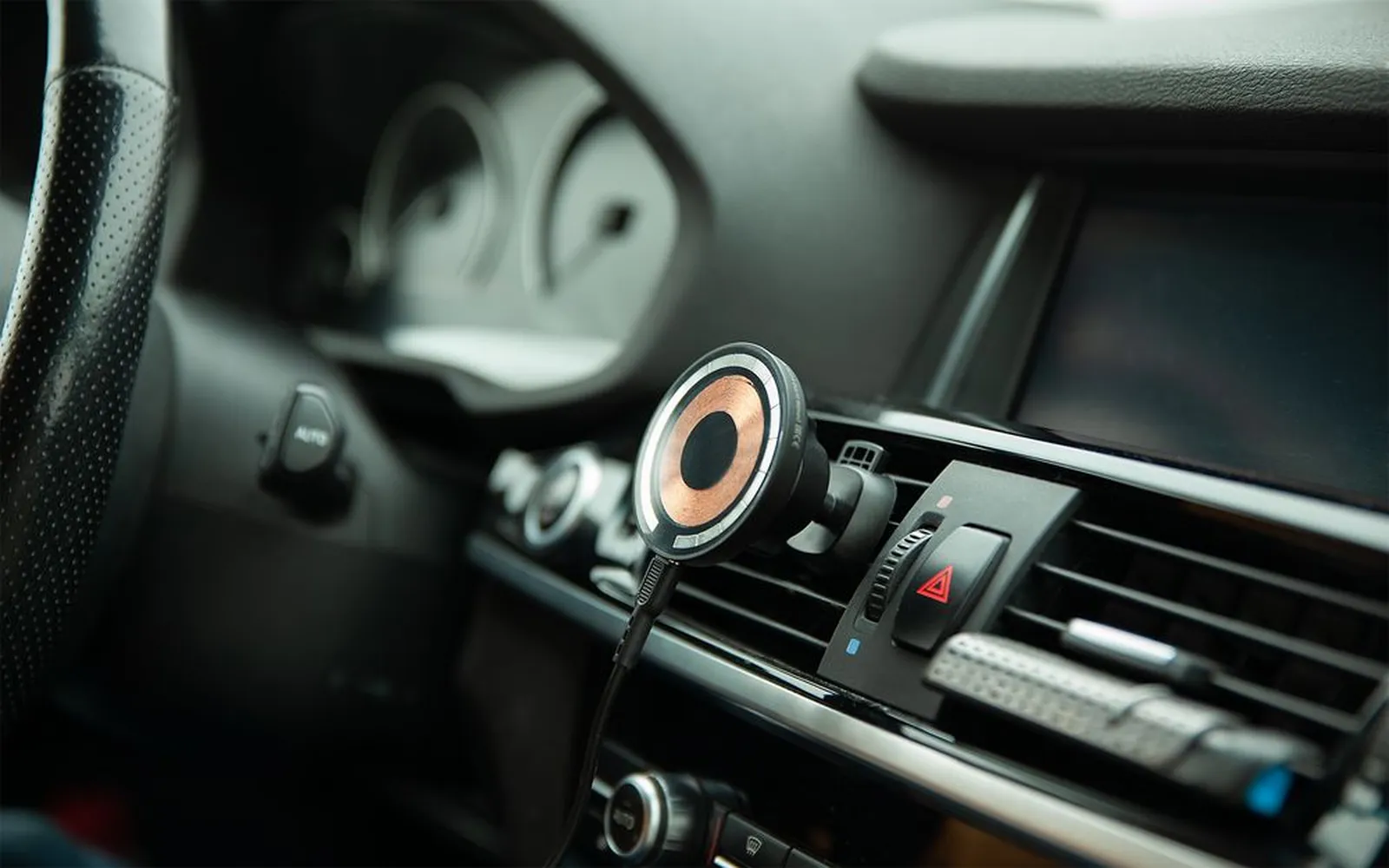 Держатель для смартфона Cooper Auto Wireless с беспроводной зарядкой, черный заказать онлайн с вашим дизайном на заказ в Москве и области
