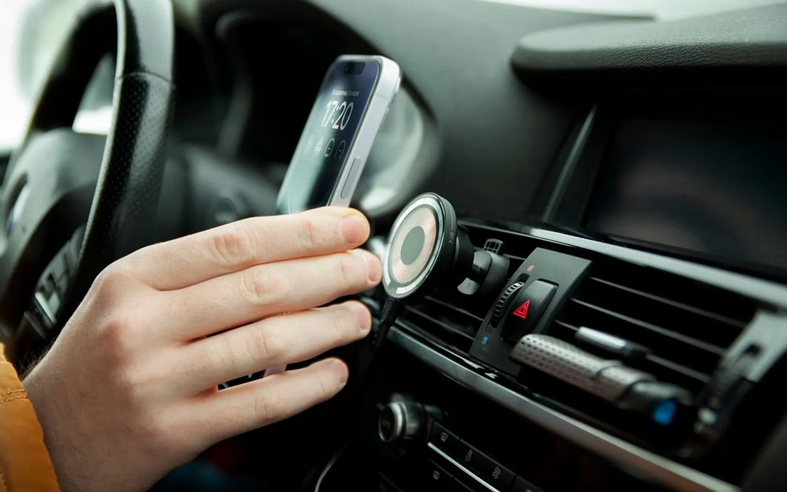 Держатель для смартфона Cooper Auto Wireless с беспроводной зарядкой, черный заказать онлайн с вашим дизайном на заказ в Москве и области