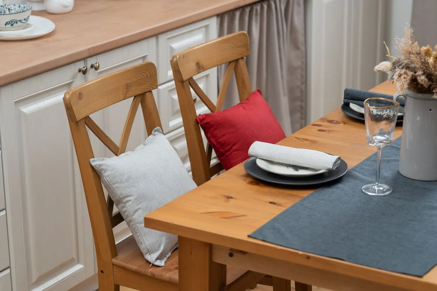 Подушка Settle In, серая заказать онлайн с вашим дизайном на заказ в Москве и области