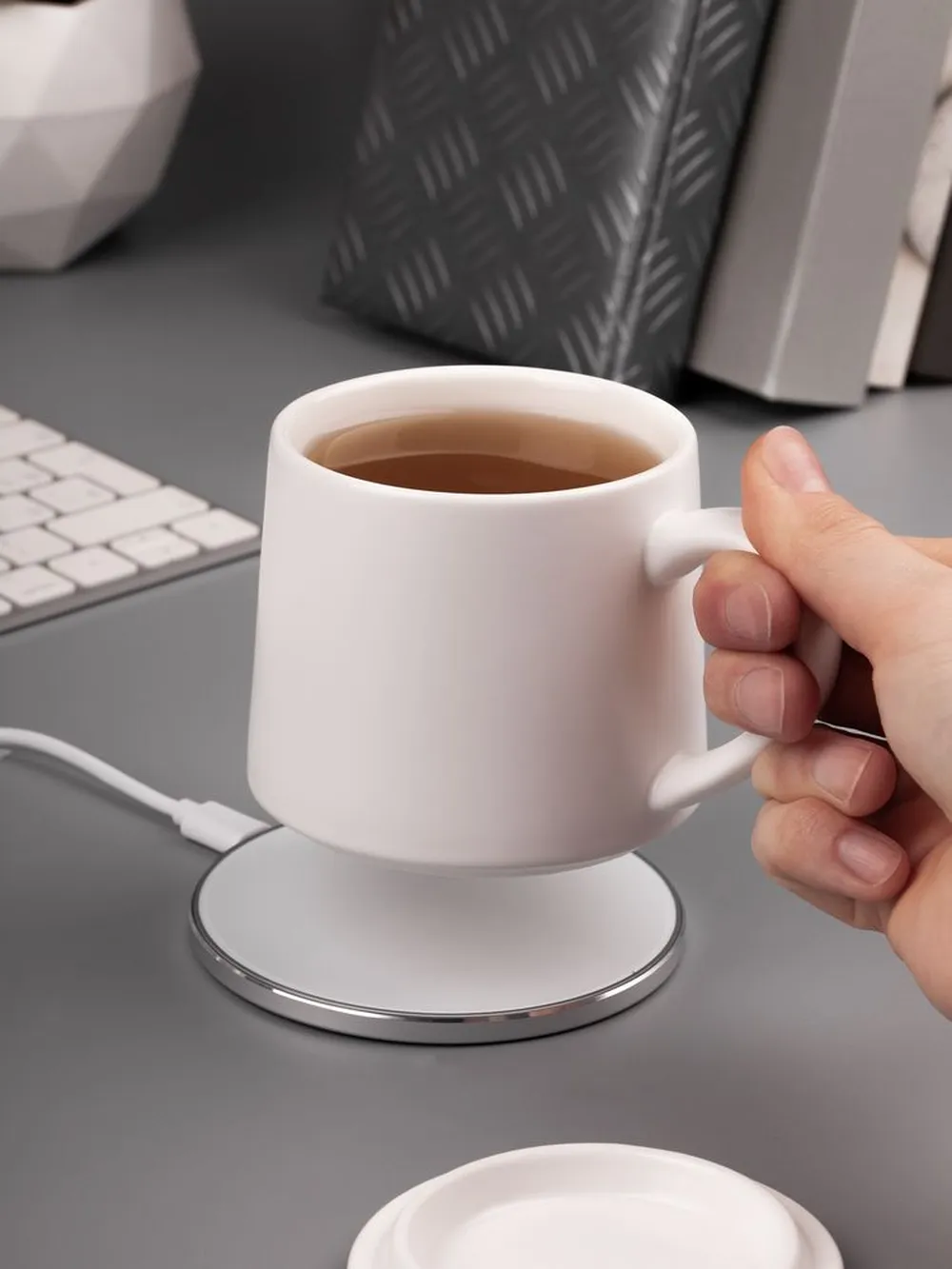 Кружка с подогревом и беспроводной зарядкой dualBase ver. 2.0 Matt, белая заказать онлайн с вашим дизайном на заказ в Москве и области