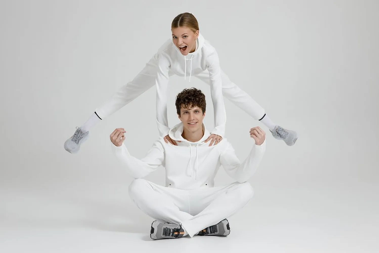 Худи унисекс Begi, молочно-белое, размер L заказать онлайн с вашим дизайном на заказ в Москве и области