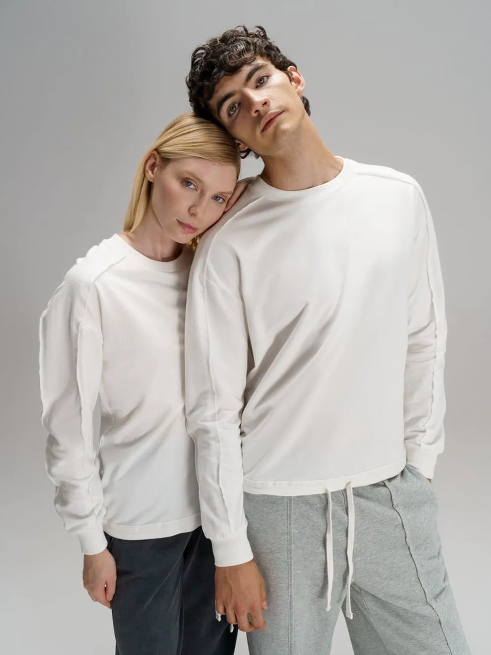Свитшот унисекс Vozduh, молочно-белый, размер XS/S заказать онлайн с вашим дизайном на заказ в Москве и области