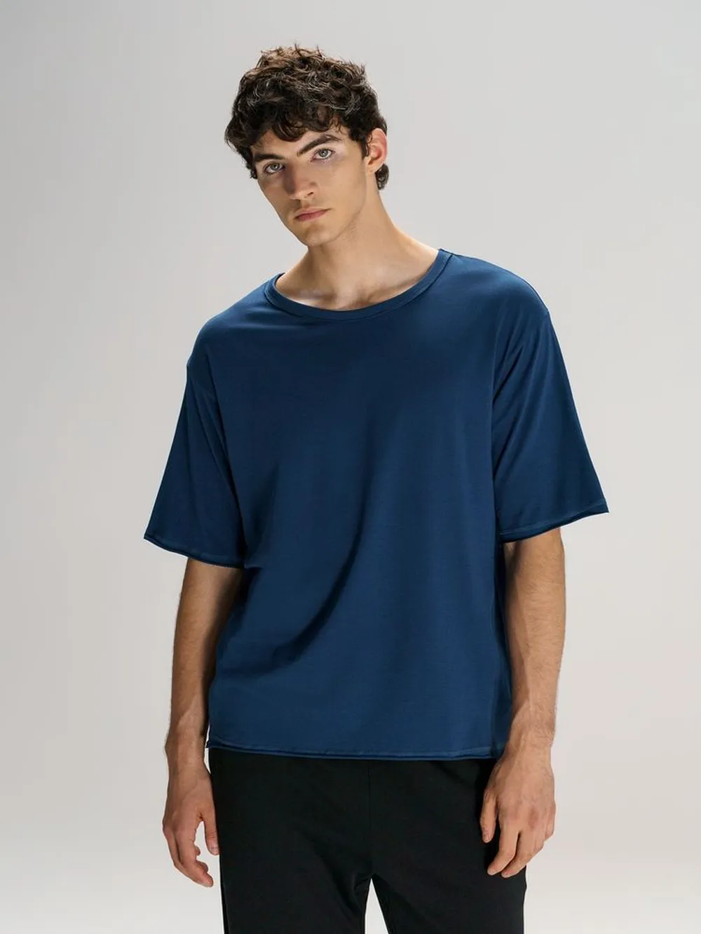 Футболка оверсайз унисекс Vozduh, темно-синяя, размер M/L заказать онлайн с вашим дизайном на заказ в Москве и области