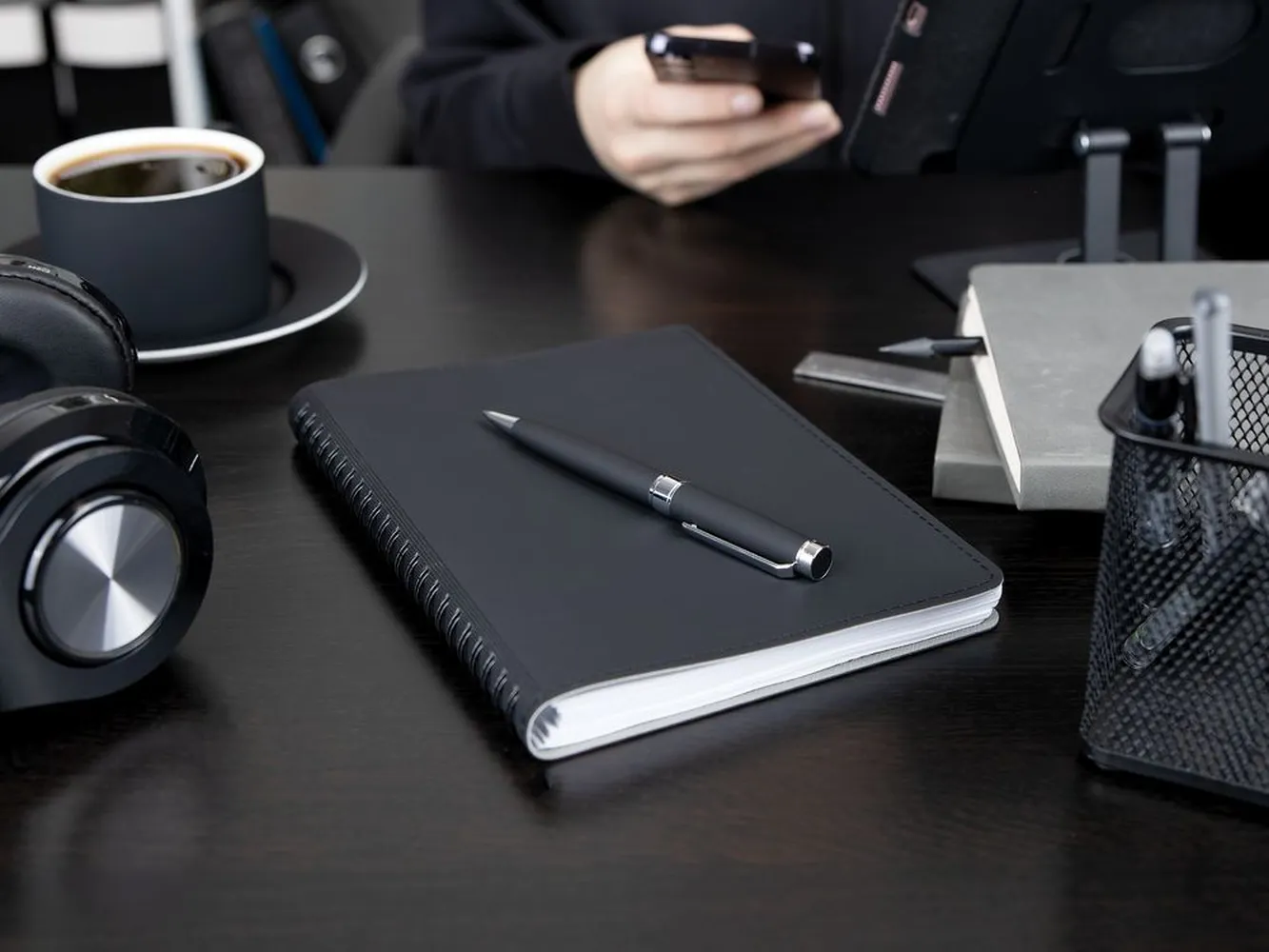 Ручка шариковая Broad Ring Soft Touch, темно-синяя заказать онлайн с вашим дизайном на заказ в Москве и области