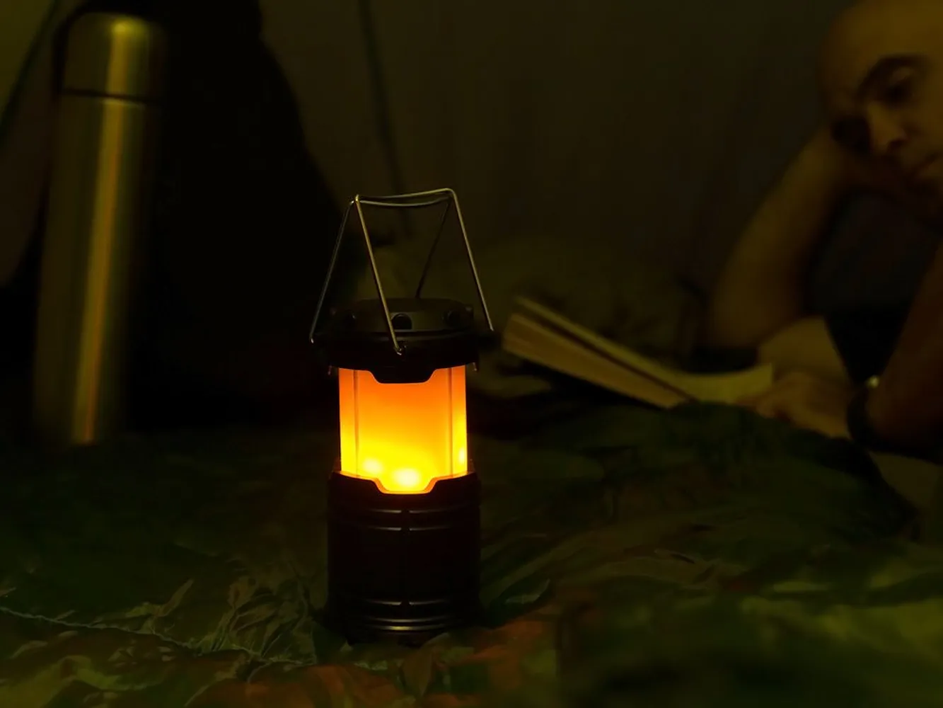 Кемпинговый фонарь с имитацией пламени Lindau Flame, черный заказать онлайн с вашим дизайном на заказ в Москве и области