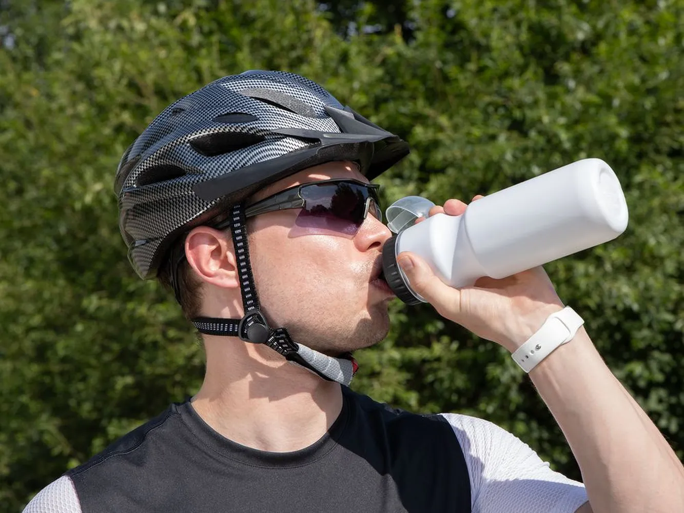 Бутылка для велосипеда Bikescape, белая с черным заказать онлайн с вашим дизайном на заказ в Москве и области