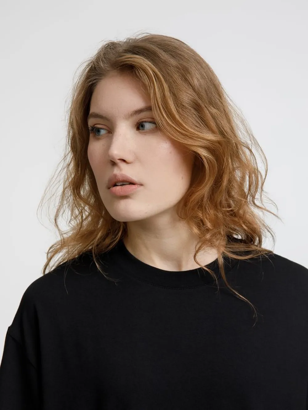 Футболка оверсайз унисекс Lavinia, черная, размер XL/XXL заказать онлайн с вашим дизайном на заказ в Москве и области