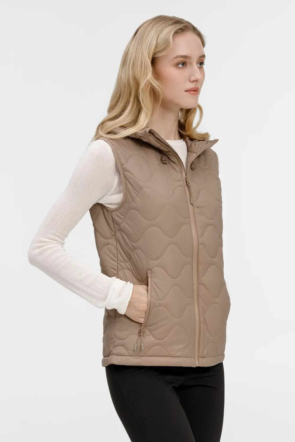 Жилет унисекс Tarnaby, бежевый, размер L заказать онлайн с вашим дизайном на заказ в Москве и области