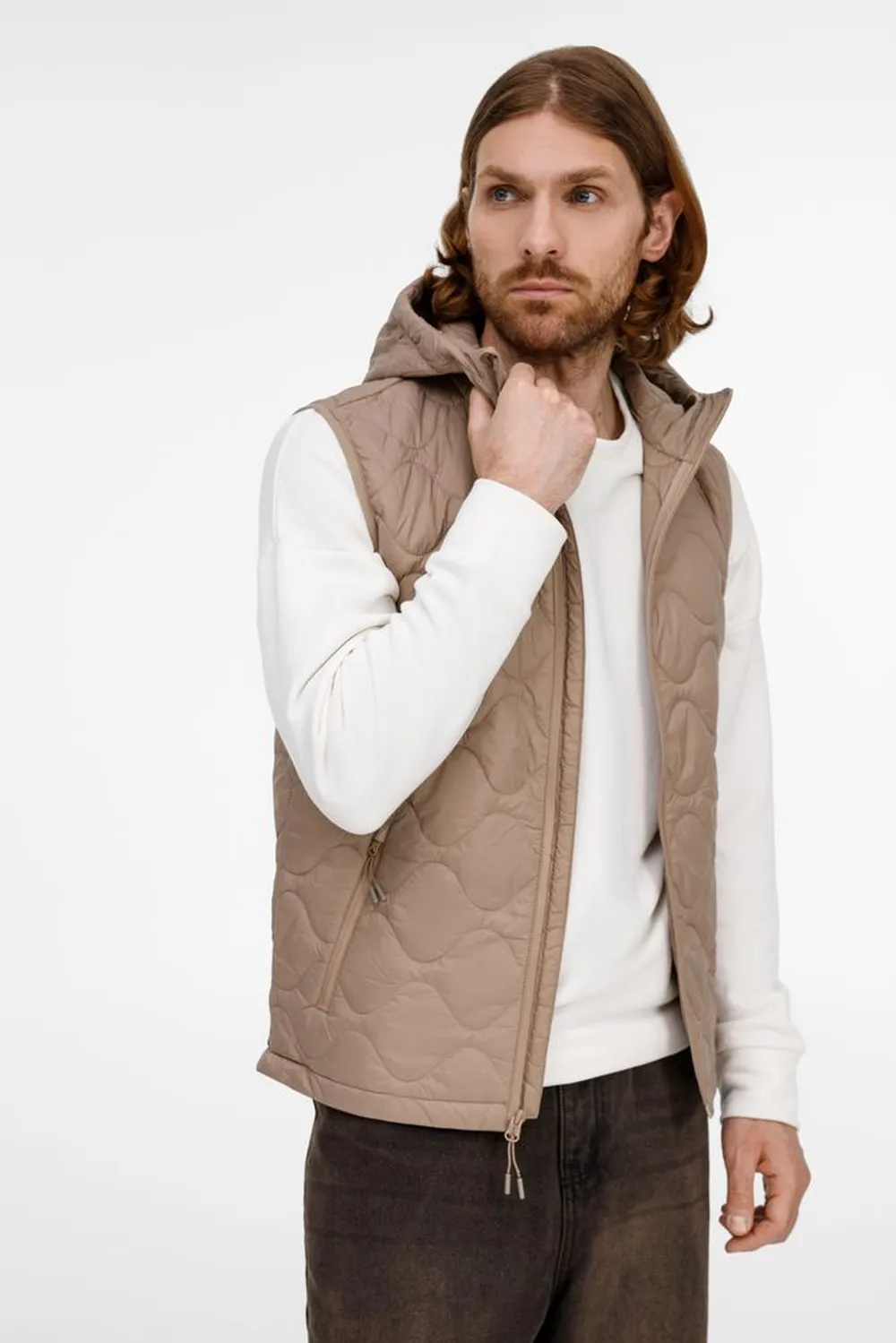 Жилет унисекс Tarnaby, бежевый, размер L заказать онлайн с вашим дизайном на заказ в Москве и области