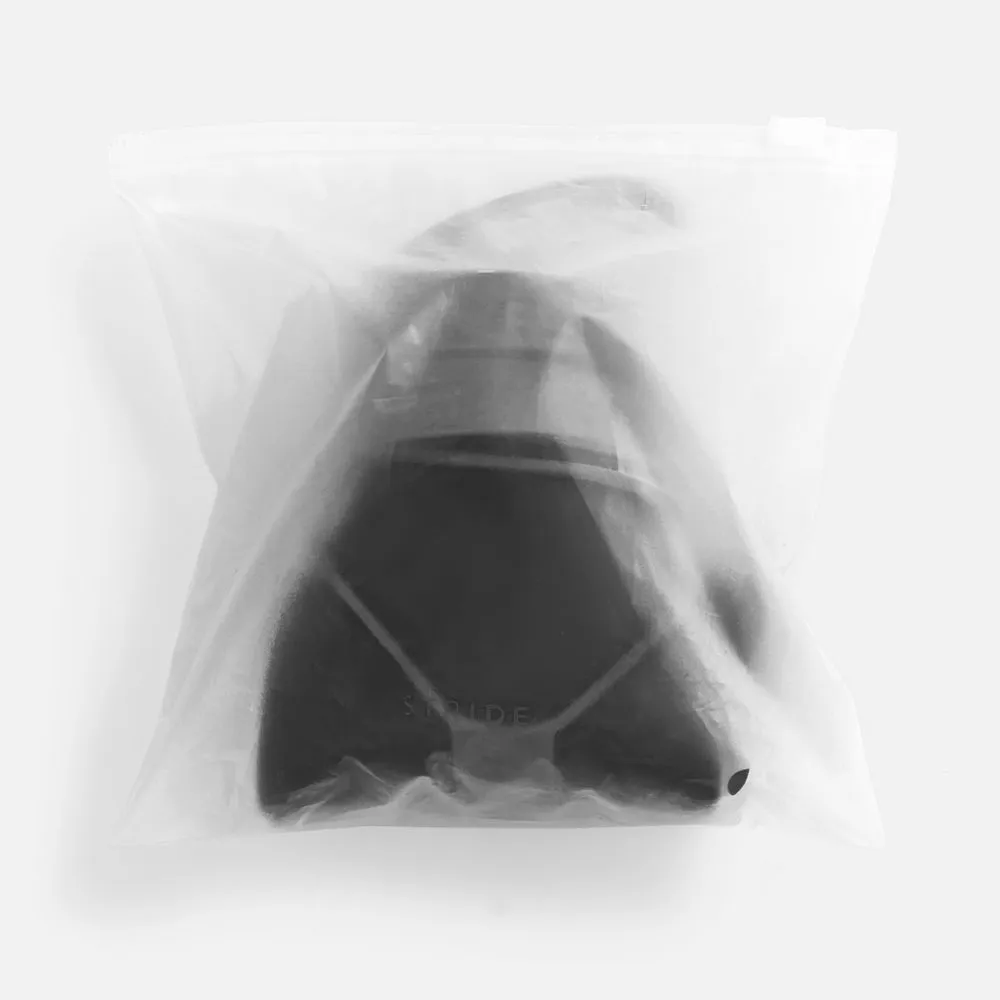 Складная бутылка для воды Langfossen, черная заказать онлайн с вашим дизайном на заказ в Москве и области