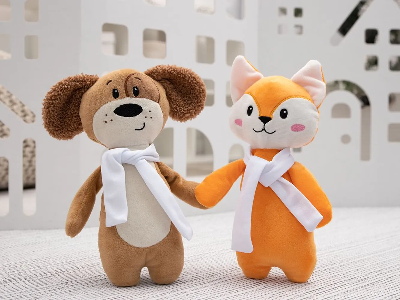 Мягкая игрушка Beastie Toys, собачка с белым шарфом заказать онлайн с вашим дизайном на заказ в Москве и области