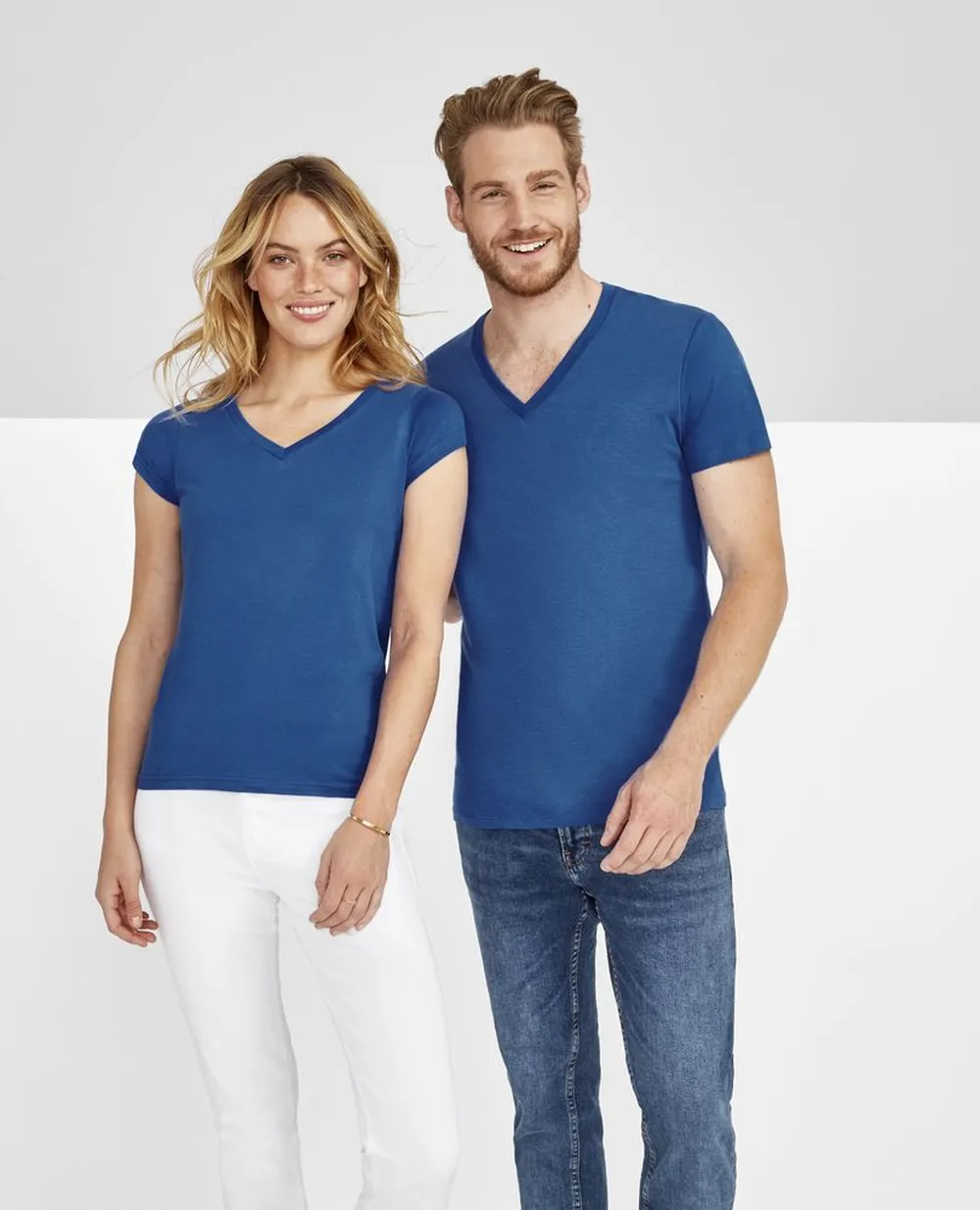 Футболка мужская с глубоким V-обр. вырезом Master 150, белая, размер S заказать онлайн с вашим дизайном на заказ в Москве и области