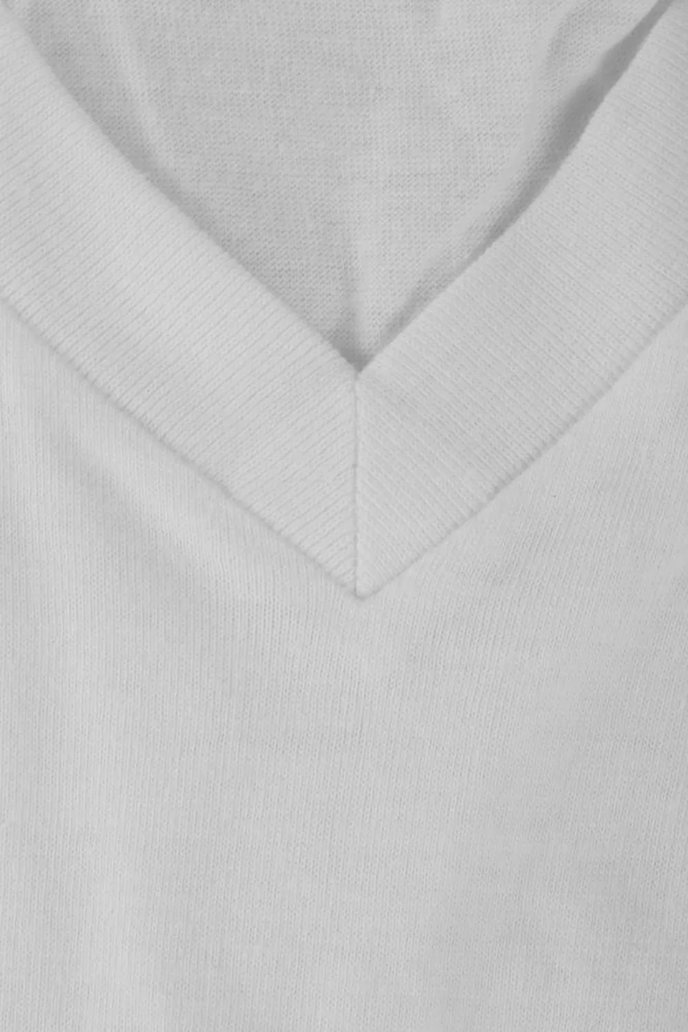 Футболка мужская с глубоким V-обр. вырезом Master 150, белая, размер S заказать онлайн с вашим дизайном на заказ в Москве и области