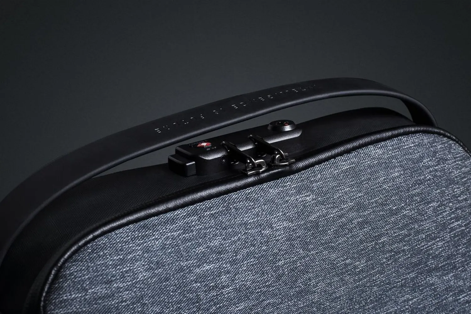 Рюкзак FlexPack Pro, черный заказать онлайн с вашим дизайном на заказ в Москве и области