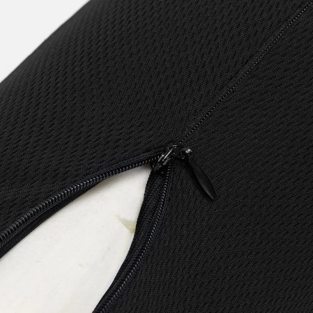 Подушка автомобильная на подголовник Roadie, черная заказать онлайн с вашим дизайном на заказ в Москве и области