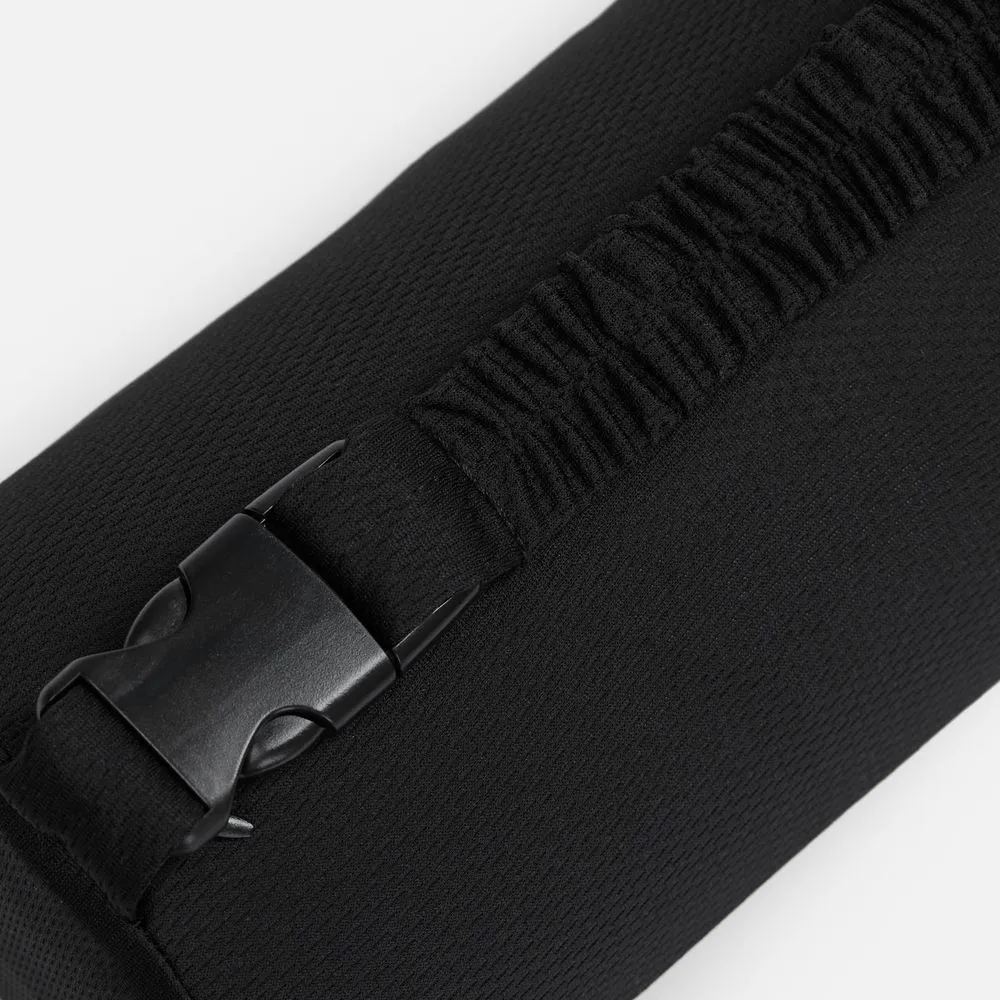 Подушка автомобильная на подголовник Roadie, черная заказать онлайн с вашим дизайном на заказ в Москве и области