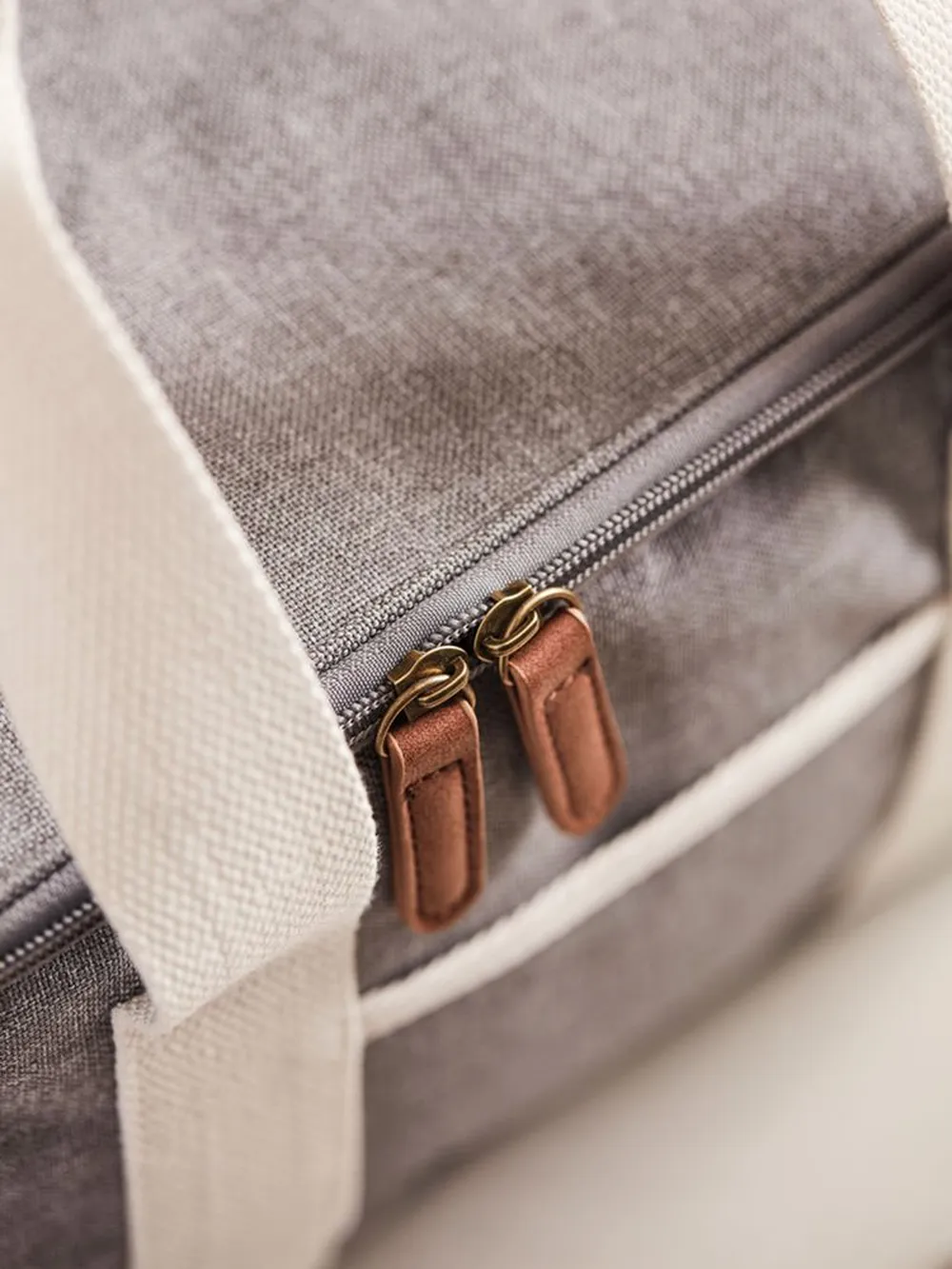 Cумка-холодильник Sortino, серая заказать онлайн с вашим дизайном на заказ в Москве и области