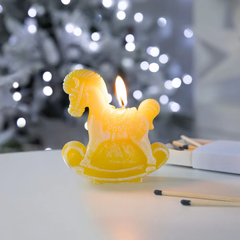 Свеча фигурная «Лошадка-качалка», желтая заказать онлайн с вашим дизайном на заказ в Москве и области