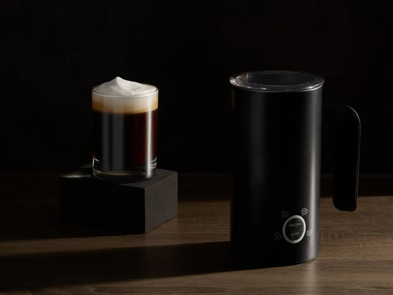 Электрический вспениватель молока Creamistry, черный заказать онлайн с вашим дизайном на заказ в Москве и области