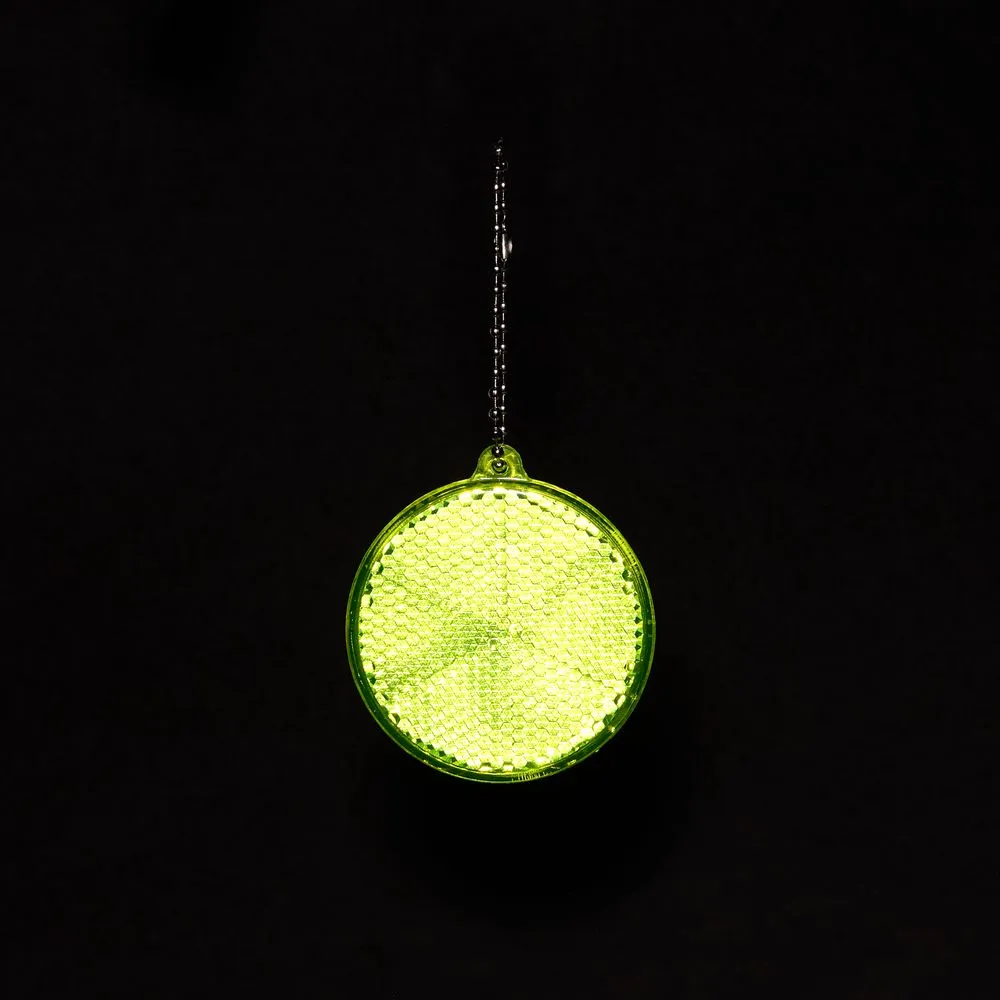 Пешеходный светоотражатель с цепочкой «Круг», неон-желтый заказать онлайн с вашим дизайном на заказ в Москве и области