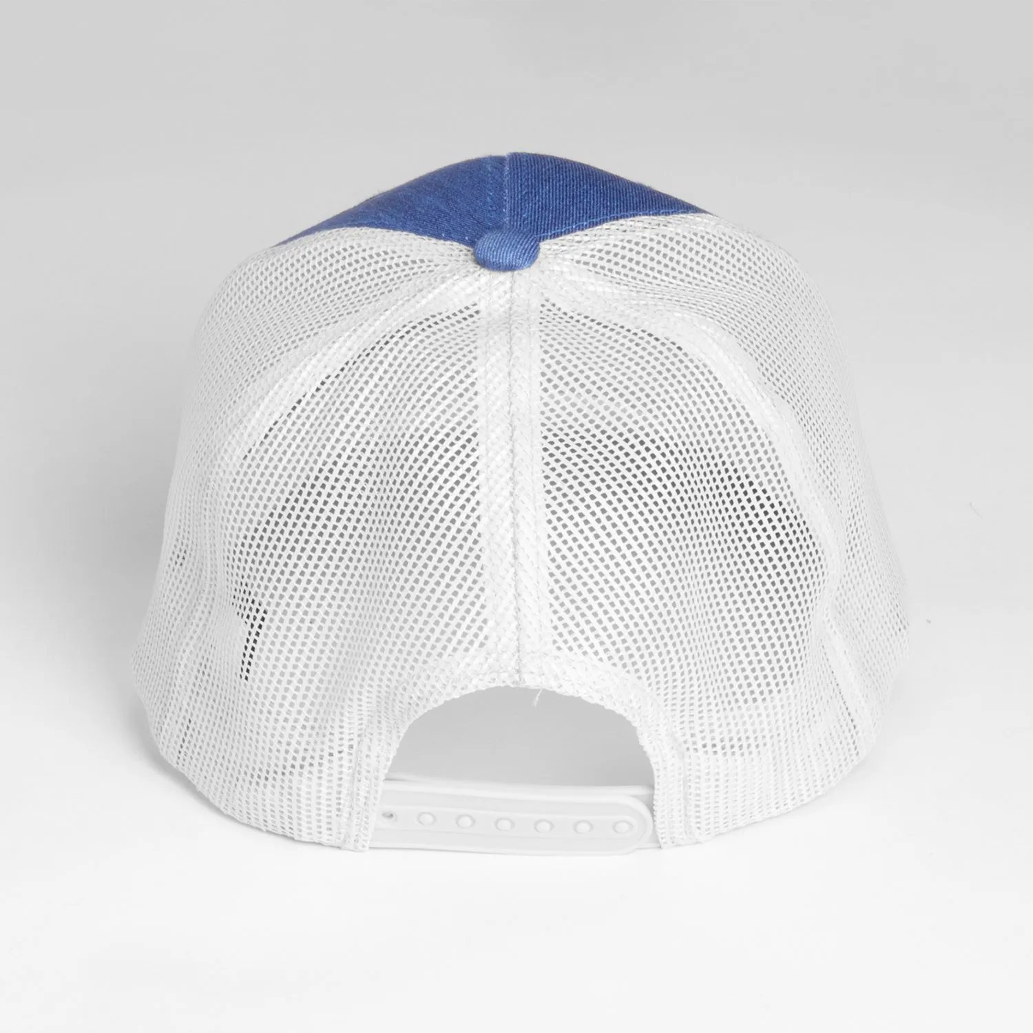 Кепка с низким профилем и застежкой Snapback заказать онлайн с вашим дизайном на заказ в Москве и области
