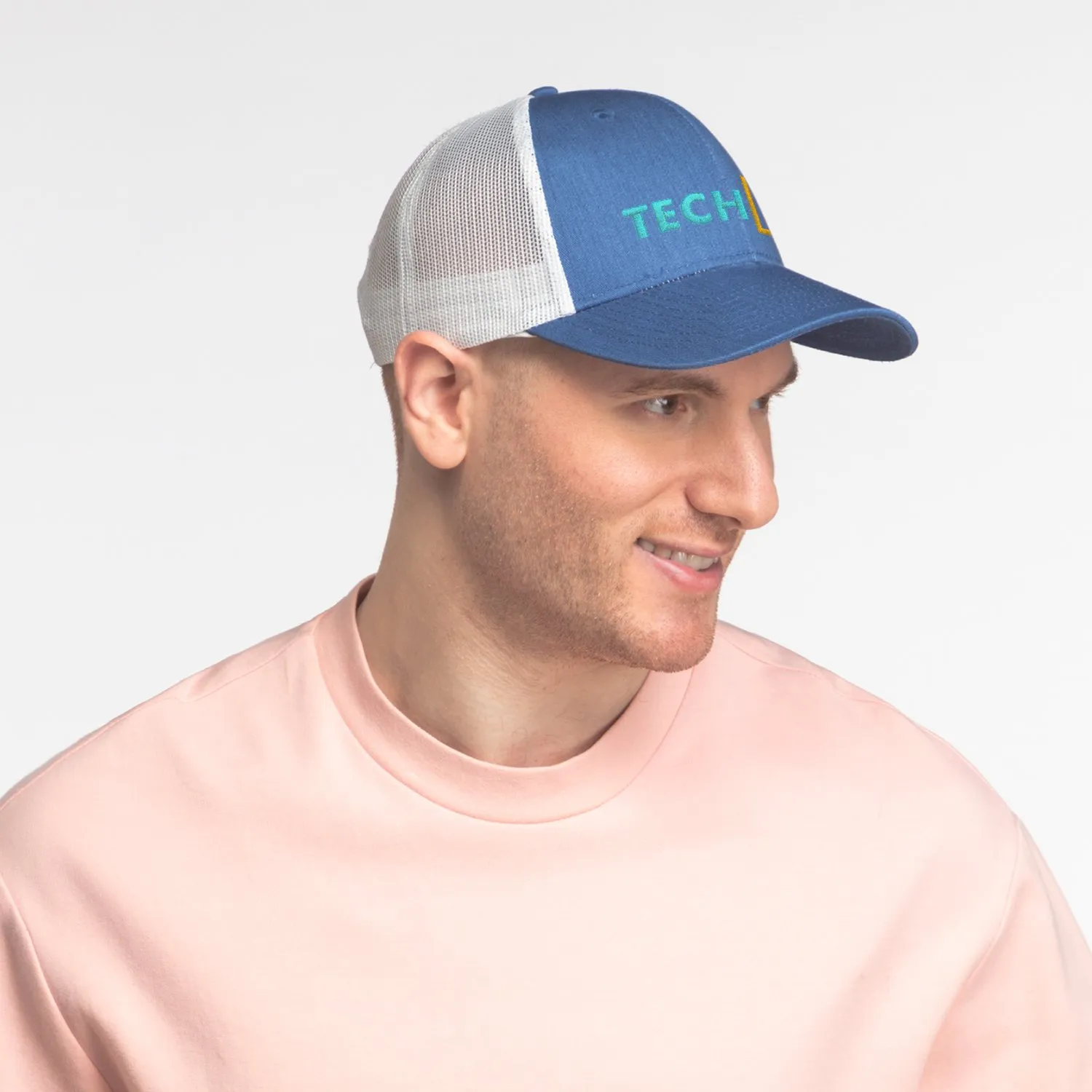 Кепка с низким профилем и застежкой Snapback заказать онлайн с вашим дизайном на заказ в Москве и области